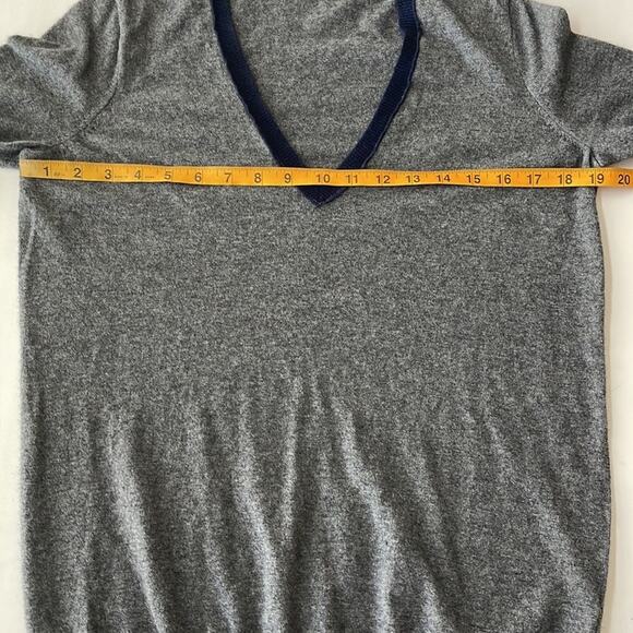 Wallace Cashmere and Lamb Wool Blend V Neck Sweater Women's SIZE Medium - Picture 4 of 6